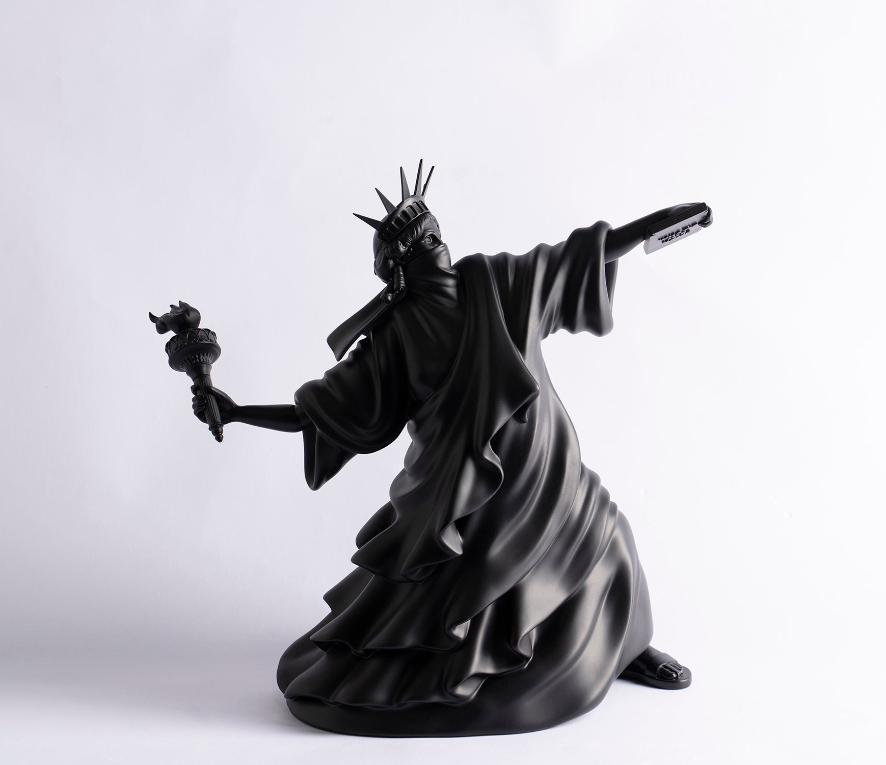 WHN SCU POR 27924 1 Riot of Liberty (Black)