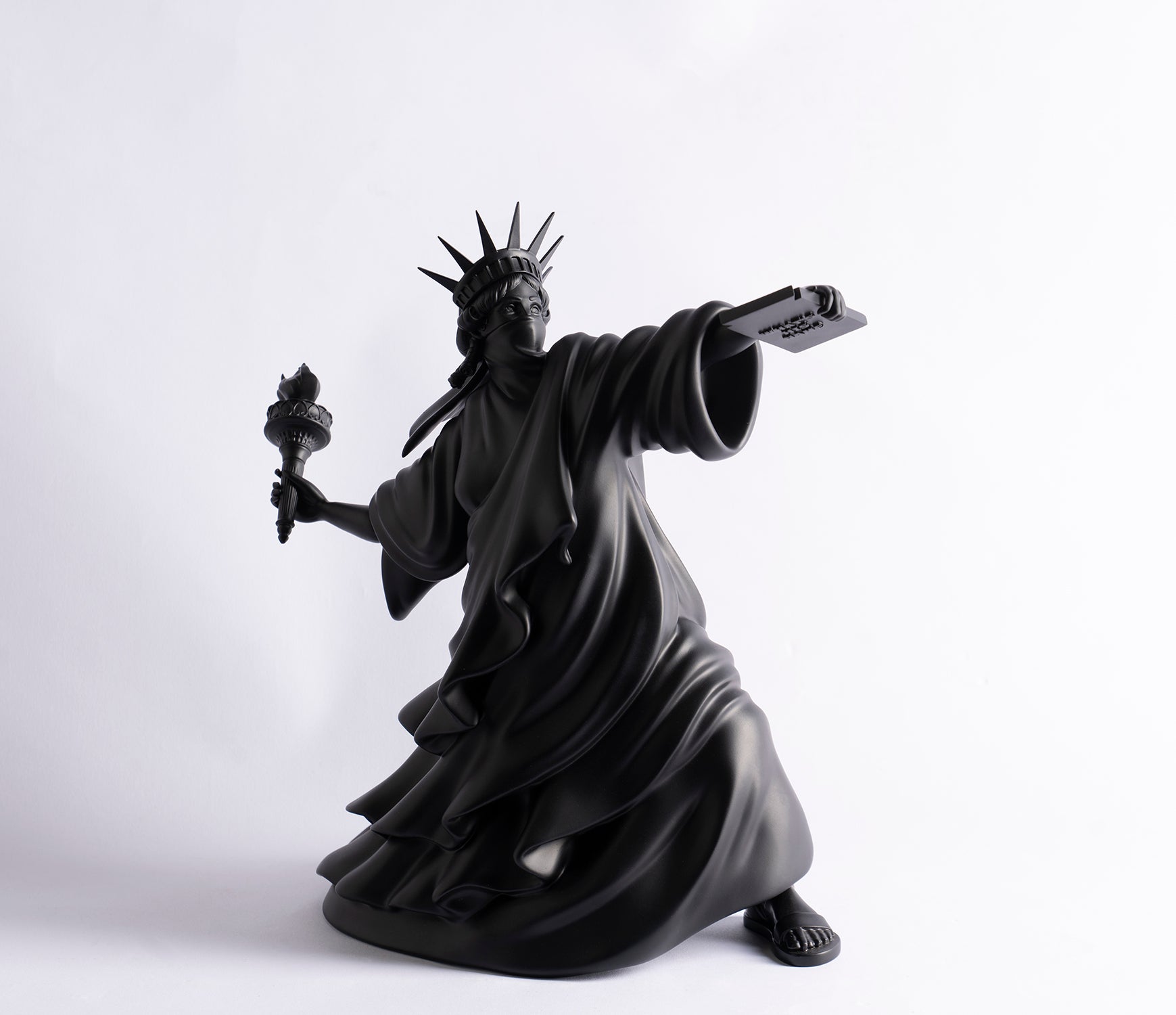 WHN SCU POR 27924 5 Riot of Liberty (Black)